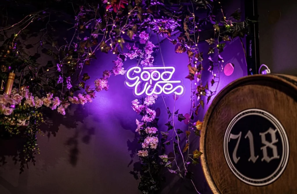 718 Hookah Lounge & Grill
