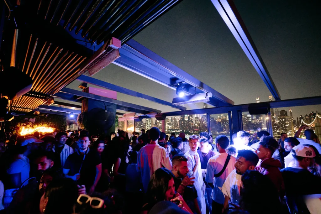 rooftop lounges queens